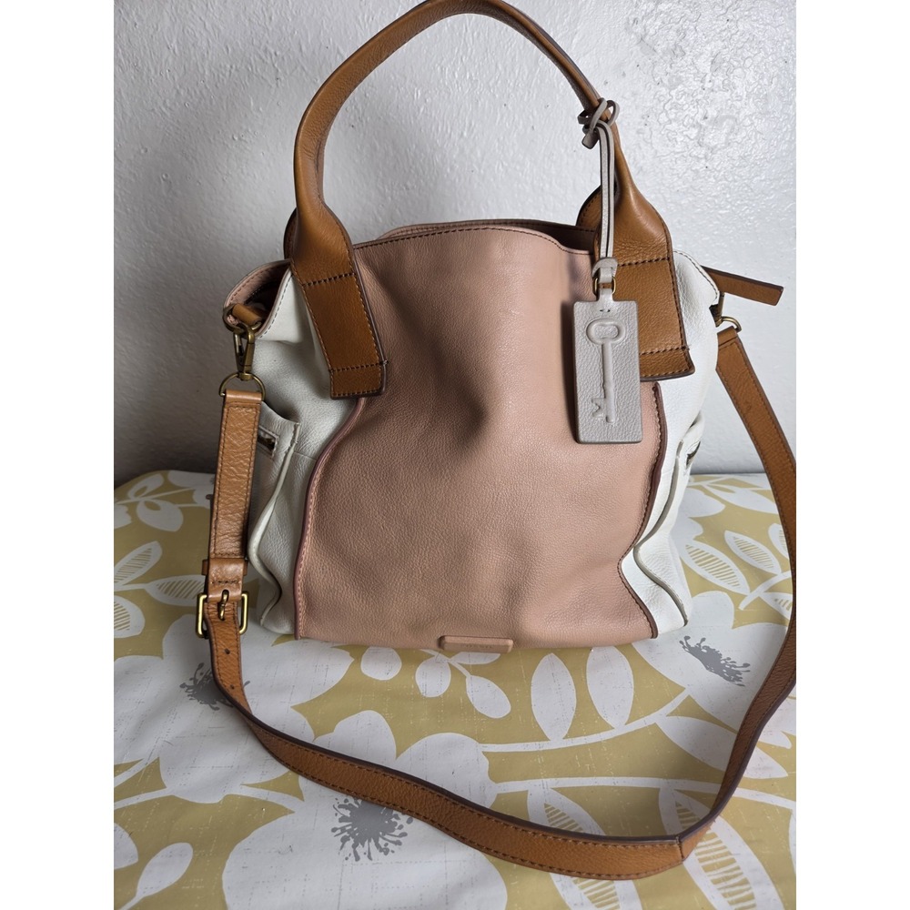 Fossil White Beige Pebbled Leather Satchel Top Handle Bag Key Holder Zip Closure